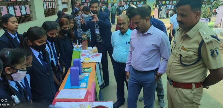 Science exhibition organized in Swami Atmanand Government Shivlal Rathi English School