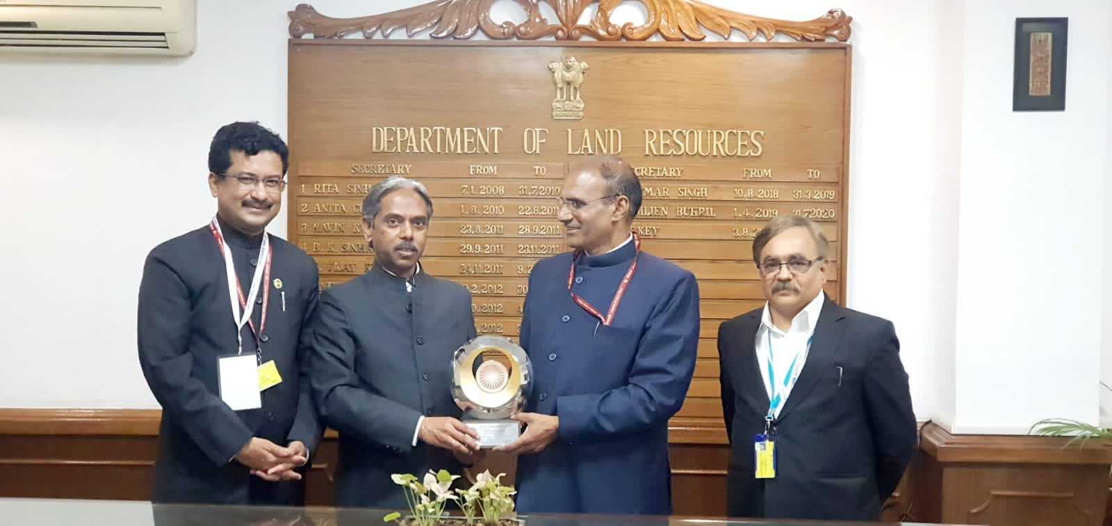 Union Min Giriraj Singh congratulates Ajay Tirkey, Hukum S Meena, Sonmoni Borah on recieving most coveted Prime Minister’s Award for Excellence in Public Administration 1 50132