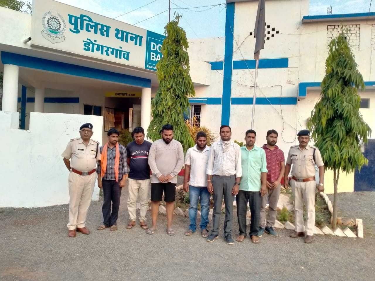 Dongargaon police apprehends 7 gamblers, recover Rs 4,24,000 1 87756