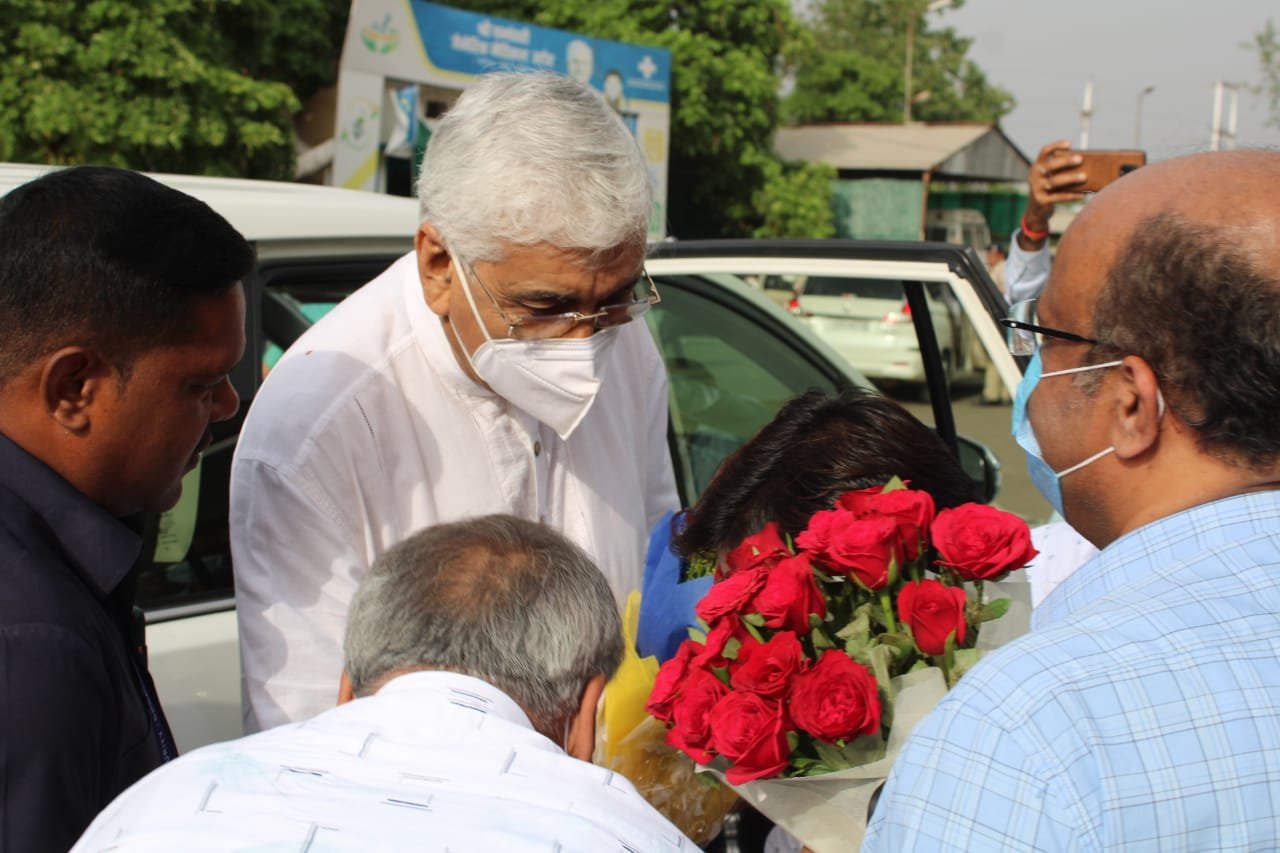 Health Minister TS Singhdeo, who is on the Mahasamund tour, inspects the district hospital 1 WhatsApp Image 2022 05 29 at 10.10.24 PM