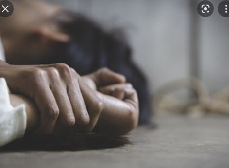 daughter बेटी रोती गिड़गिड़ाती रही, लेकिन राक्षस पिता को नहीं आया तनिक भी रहम 1 daughter
