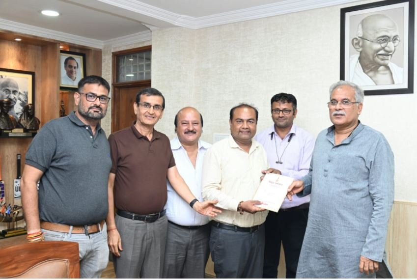 invitation मुख्यमंत्री को चातुर्मास कलश स्थापना के कार्यक्रम में शामिल होने का आमंत्रण 1 invitation