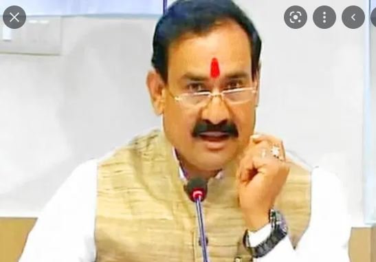 GOVERNMENT बच्चे की गोद में घंटों रहा दुधमुंहे भाई का शव, सरकार ने मांगी जांच रिपोर्ट 1 GOVERNMENT