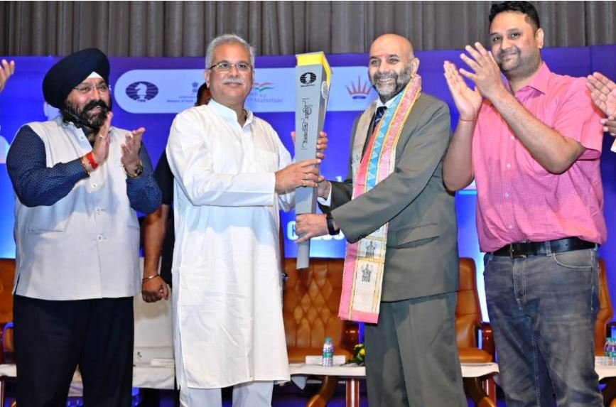 Olympiad : छत्तीसगढ़ में शतरंज ओलंपियाड के मशाल की मौजूदगी यहां के खिलाड़ियों को प्रेरित करेगी, सभी स्कूलों में हो शतरंज खेलने की व्यवस्था : भूपेश बघेल 1 Olympiad :
