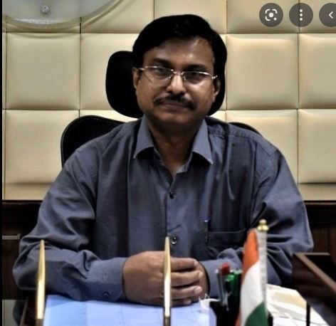 Commissioner: कमिश्नर कावरे ने डोंगरगांव तहसील दफ्तर में दी दबिश, कानूनगो की रोकी गई वेतनवृद्धि 1 Commissioner: