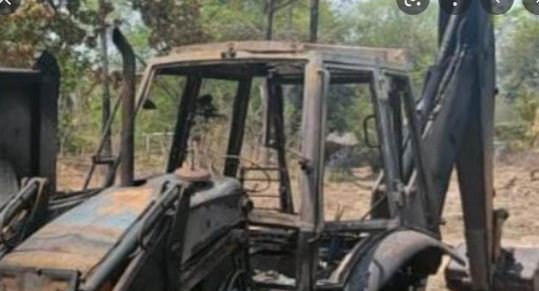 Naxalites : बीजापुर में एक टेलीकाॅम कंपनी के तीन वाहनों में नक्सलियों ने लगायी आग 1 Naxalites :