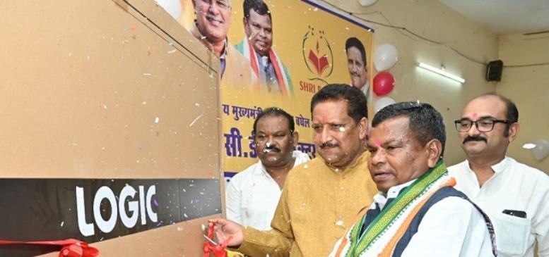 LCD : प्रयास एजुकेशन सोसायटी के बच्चों को मिली एल.सी.डी. प्रोजेक्टर की सुविधा 1 LCD :