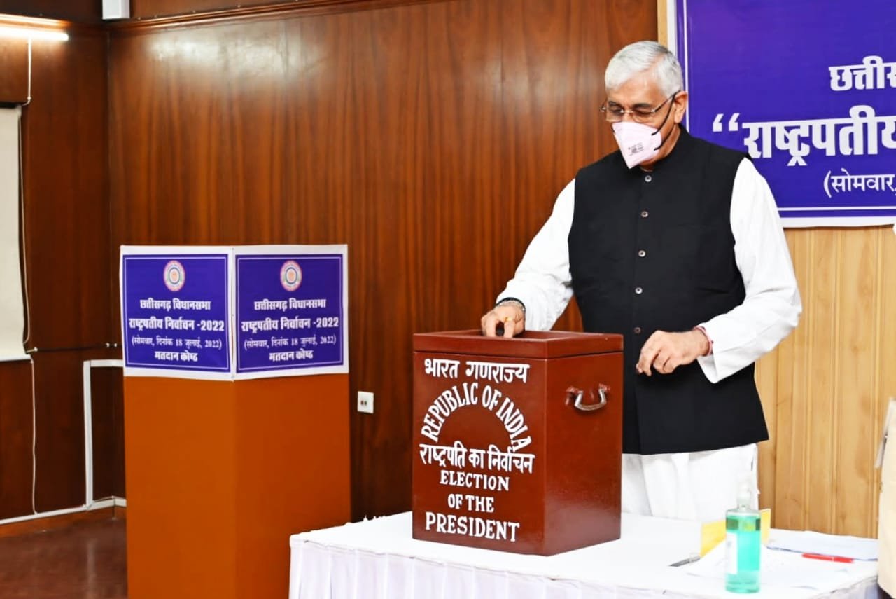Health min TS Singh Deo casts vote for Presidential Poll 1 FX8JPMlakAE6PdX