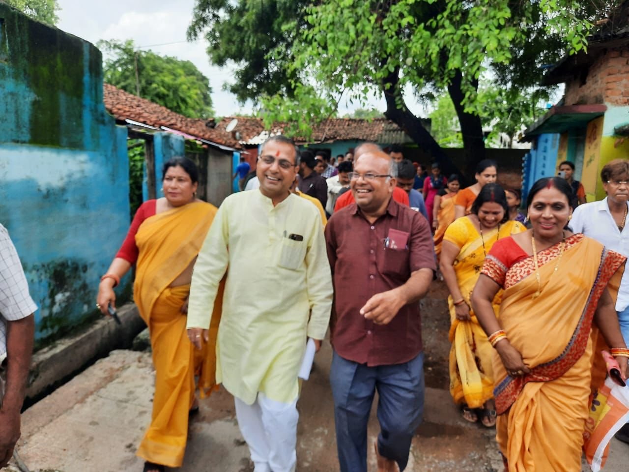 City MLA Shailesh Pandey resolves the problem of Sarkanda and Dayalband in a meeting. 1 WhatsApp Image 2022 07 14 at 5.15.31 PM 1