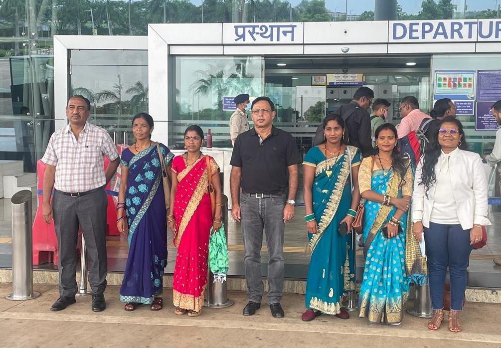 Chhattisgarh State Minor Forest Produce Association along with two women self-help groups of Jagdalpur and Korba will be rewarded in Singapore 1 women SHG 1