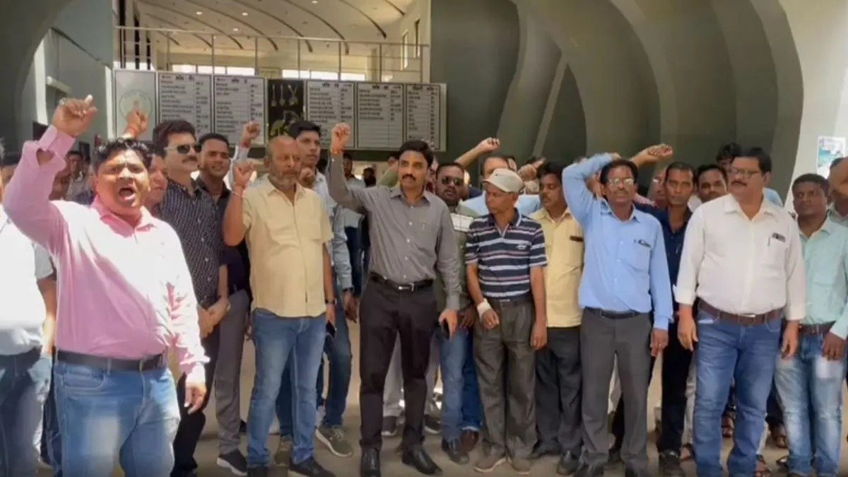 Employees protested from Indravati Bhavan, the Federation President declares that the strike would continue until the demand was met. 1 WhatsApp Image 2022 08 22 at 10.13.18 PM 1