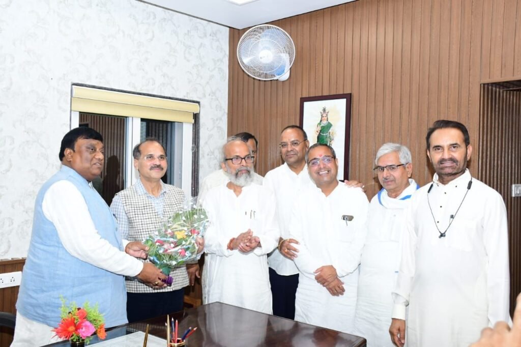 The Indian Parliament's Public Accounts Committee met with its state counterpart at the Chhattisgarh Legislative. 3 WhatsApp Image 2022 08 26 at 9.15.56 PM 1