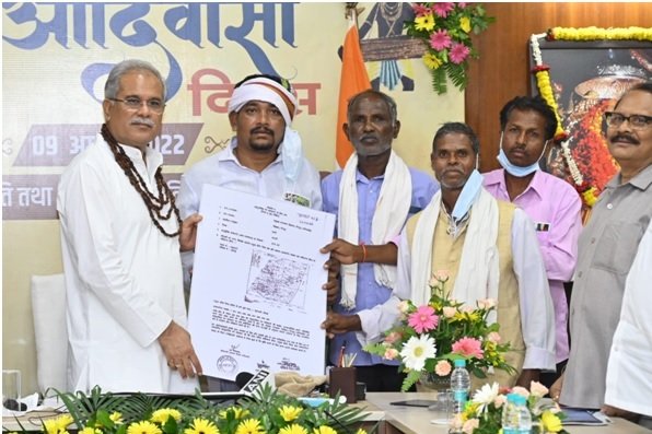 World Tribal Day: Chief Minister gives community forest resources rights for Achanakmar and Udanti Tiger Reserve 2 cfr 1