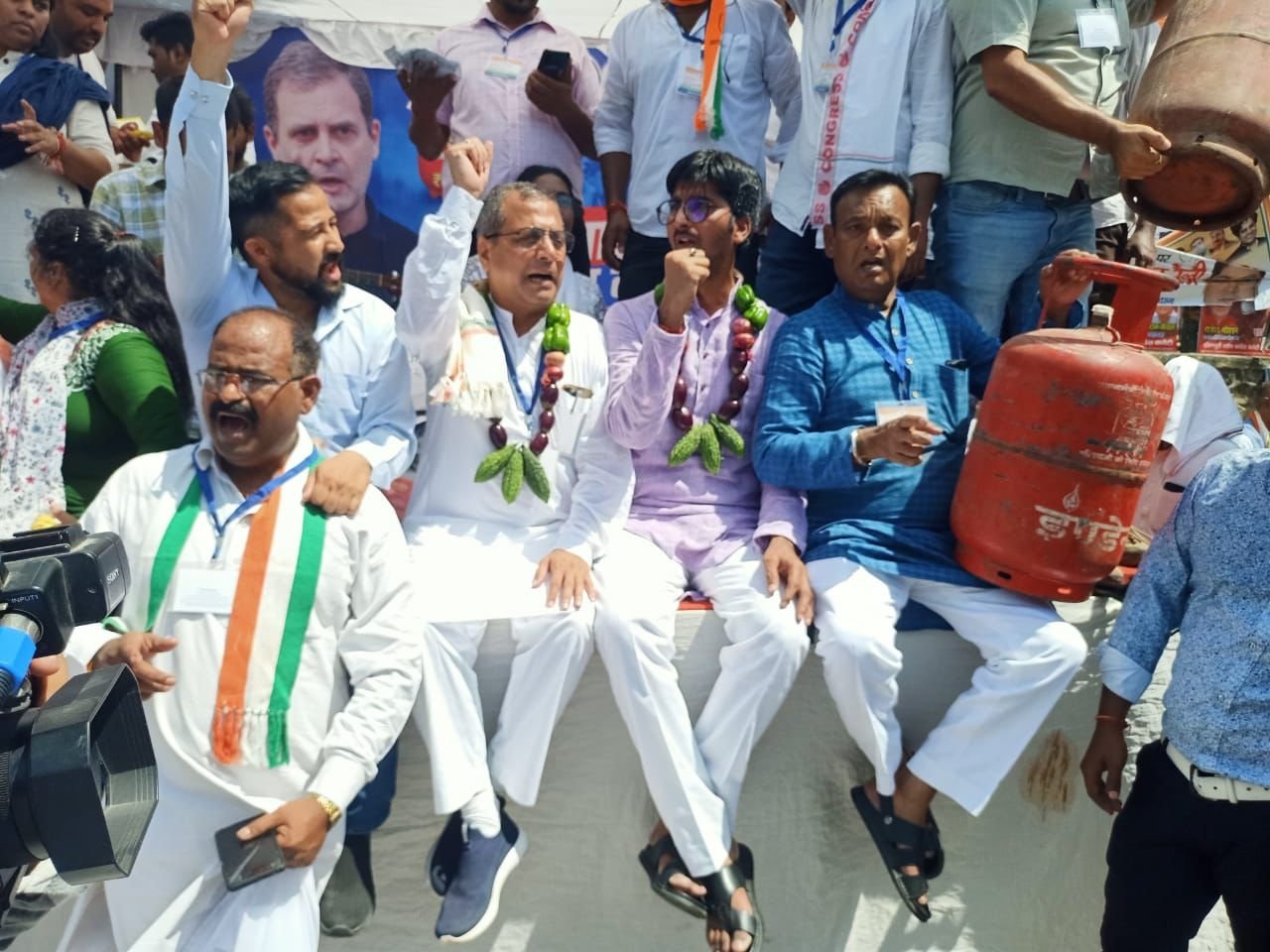 Congress organises a massive in the country's capital Dharna against Inflation. 1 WhatsApp Image 2022 09 04 at 19.44.12