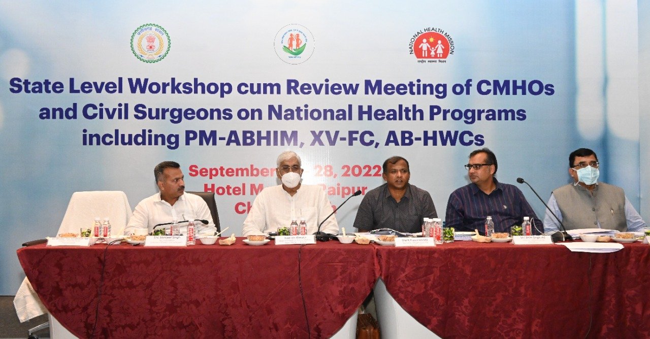 Health Minister T S Singhdeo took a review meeting of the Health Department. Health warriors honoured for remarkable work in Covid vaccination. 1 WhatsApp Image 2022 09 28 at 10.01.27 PM