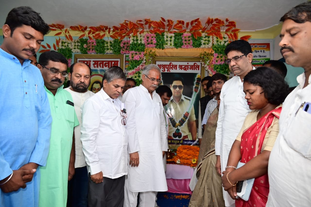 CM pays tribute to late Deepak Bhardwaj, the sub-inspector who was martyred in a Naxalite attack 1 F8500BA3C46BCE64C4F384BCA1318FB2
