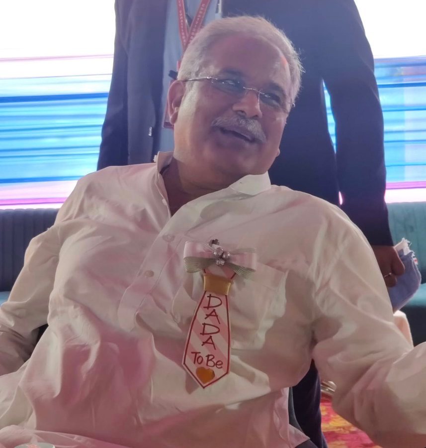 CM Bhupesh Baghel tweets news of his promotion and receives many congratulations. 1 FhbtufhUcAEckLG
