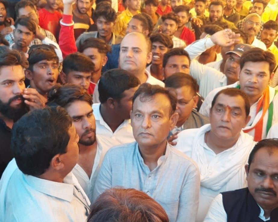 Police lathi charge during a public hearing. ADM assures investigation of the matter. 1 WhatsApp Image 2022 11 03 at 11.09.54 PM