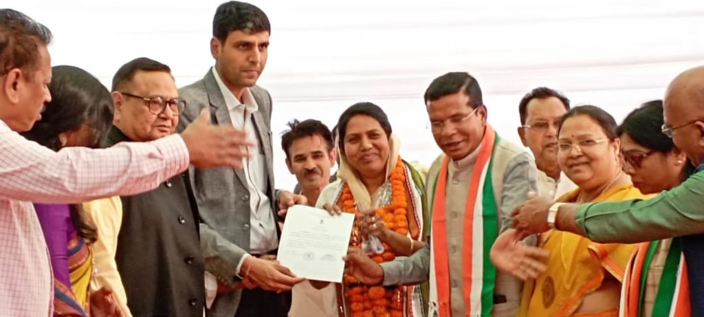 Savitri Mandavi, wife of late Manoj Mandavi, wins Bhanupratappur byelection 1 3817DF62 EF67 4DA6 9BA7 16F99FBF66C1