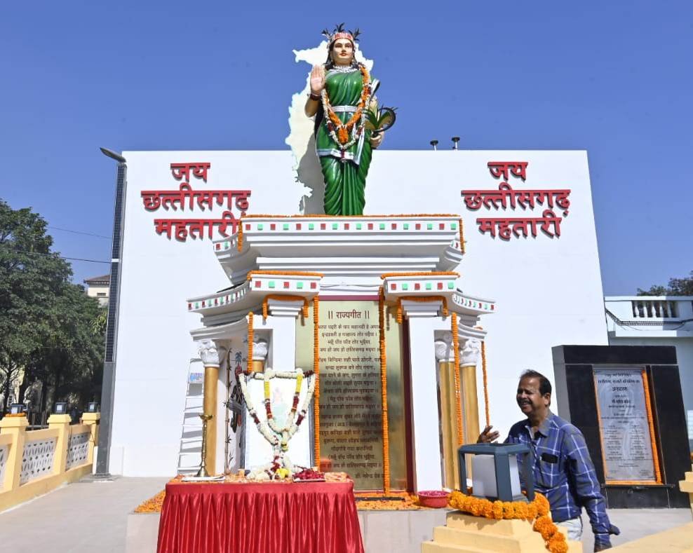 Chhattisgarh Gaurav Diwas: Chief Minister pays floral tribute to ‘Chhattisgarh Mahatari’ 2 IMG 20221217 WA0004