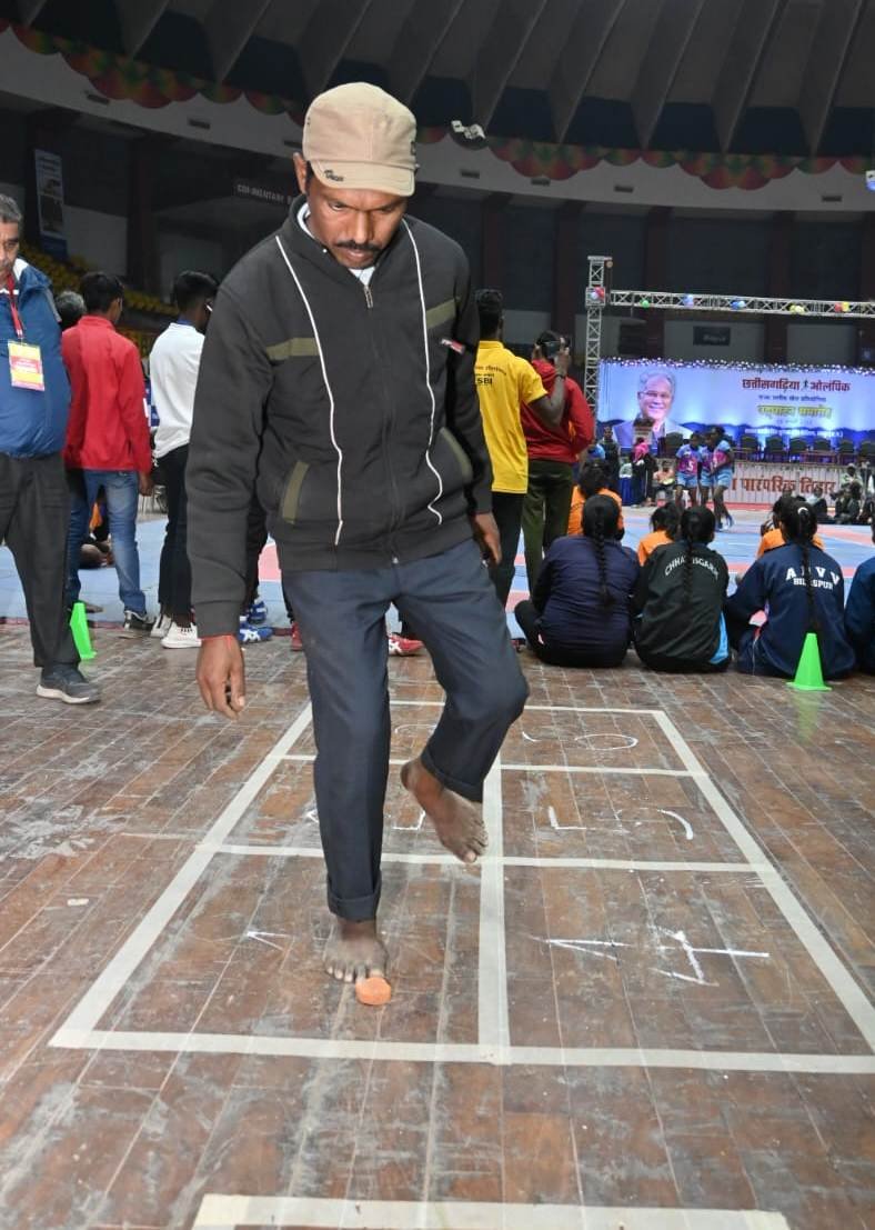 Chhattisgarhiya Olympics 2022-23: Billas Competition, Surguja division emerged as winner in the U-18 Boys category 1 WhatsApp Image 2023 01 09 at 18.18.09 1