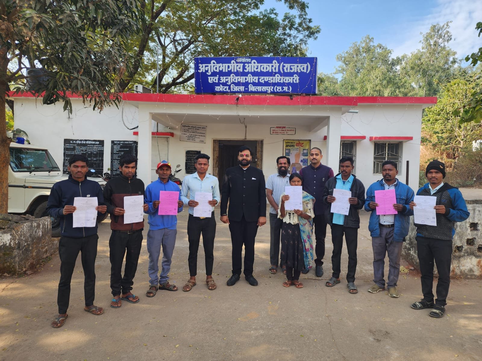 Wave of joy among Baiga tribals on receiving caste certificates on Republic Day 1 WhatsApp Image 2023 01 26 at 14.24.02