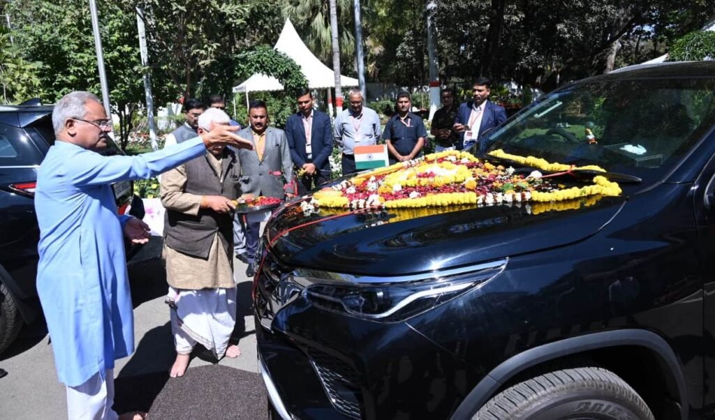 New Toyota Fortuner vehicles now a part of CM Baghel's convoy 2 WhatsApp Image 2023 02 03 at 16.55.01