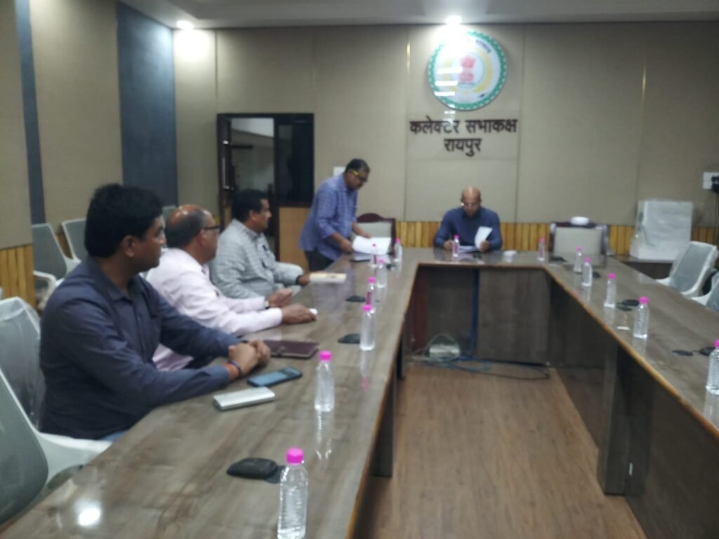 सड़क निर्माण और गैस पाइप लाईन विस्तार कार्याें का कलेक्टर ने किया अनुमोदन 1 SAVE 20230322 073517