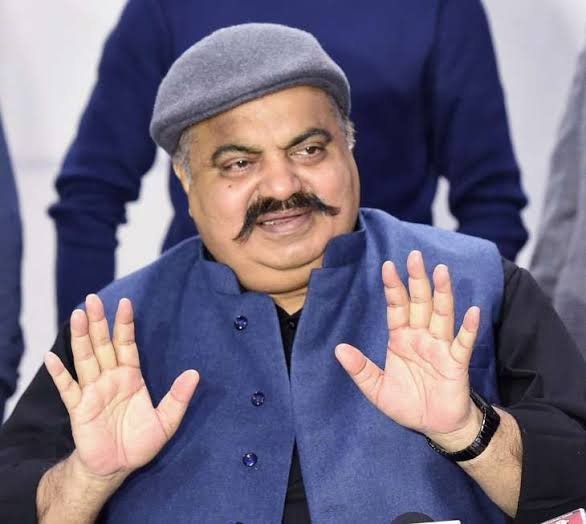 Umesh Pal Murder Case: अतीक अहमद को लाने गुजरात पहुंची यूपी पुलिस, कराया गया मेडिकल, जानें क्या है तैयारी 1 SAVE 20230326 162856