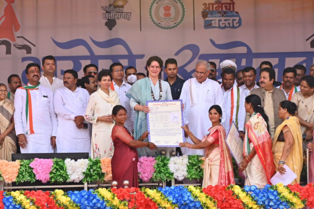 रायपुर : मुख्यमंत्री श्री भूपेश बघेल ने जगदलपुर में ’मुख्यमंत्री आदिवासी परब सम्मान निधि योजना’ का किया शुभारंभ 2 1681385721 fa5a03b132ab5c35562f