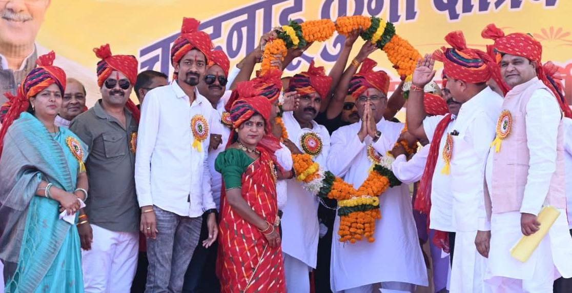 किसानों की आर्थिक स्थिति को मजबूत करने प्रति एकड़ 20 क्विंटल धान खरीदने का फैसला : मुख्यमंत्री श्री बघेल 1 1682772820 eb6b4457a8a910310e69