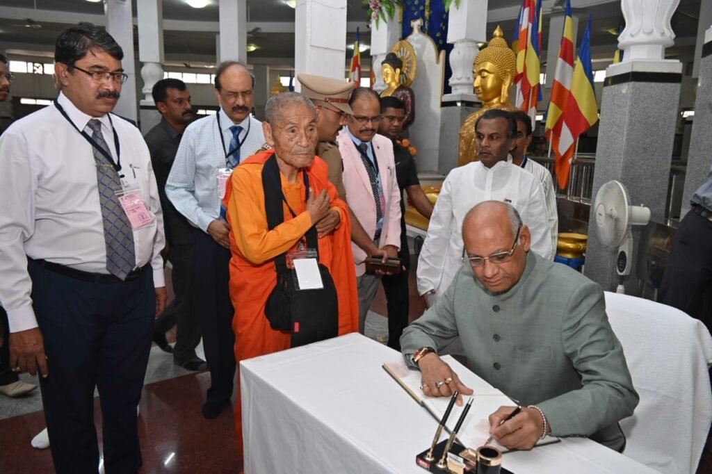 महाराष्ट्र के राज्यपाल रमेश बैस का दीक्षा भूमि दौरा 4 IMG 20230414 WA0015