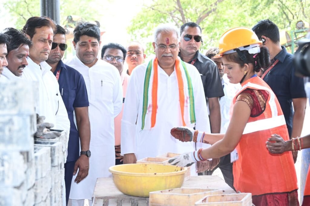 Paving blocks, chequered tiles, and more: Waste material turned into valuable products, CM Baghel praises the initiative 2 IMG 20230419 WA0050