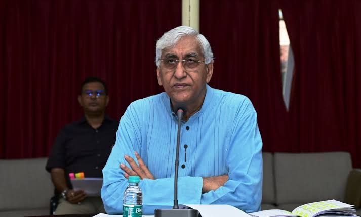 रायपुर: देश और प्रदेश में कोरोना के बढ़ते मामलों को देखते हुए विभागीय अधिकारियों की बैठक लेकर दिए जरुरी निर्देश 1 images 2023 04 18T194549.809