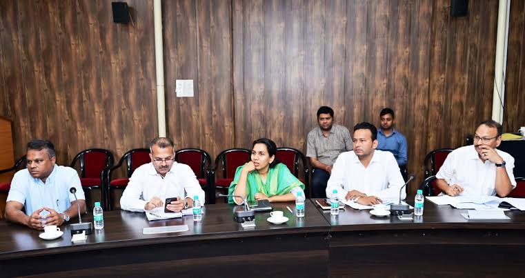 रायपुर: देश और प्रदेश में कोरोना के बढ़ते मामलों को देखते हुए विभागीय अधिकारियों की बैठक लेकर दिए जरुरी निर्देश 2 images 2023 04 18T194602.861