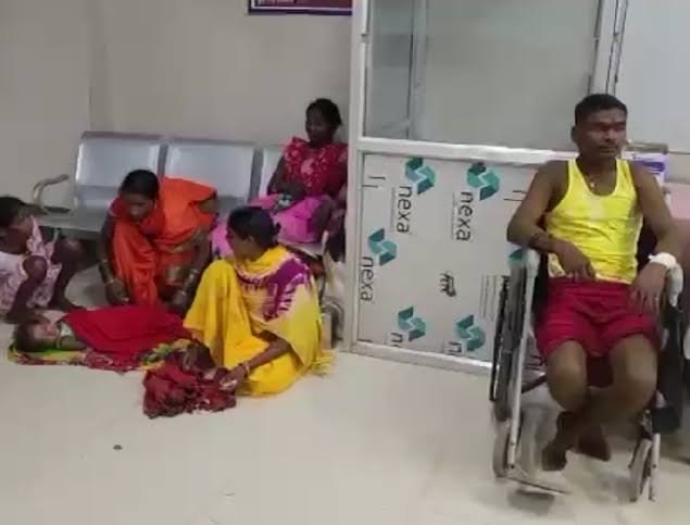 जगदलपुर:मंडप में बैठे दूल्हा-दुल्हन पर एसिड अटैक, 10 से ज्यादा लोग घायल इलाज जारी 1 images 2023 04 20T081705.591