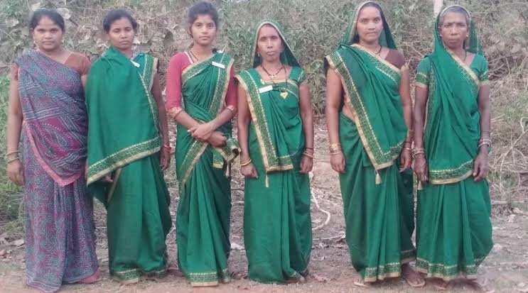 रायपुर : जंगल को आग की लपटों से बचाने महिलाओं ने पेश की मिसाल 1 images 2023 04 21T123426.052