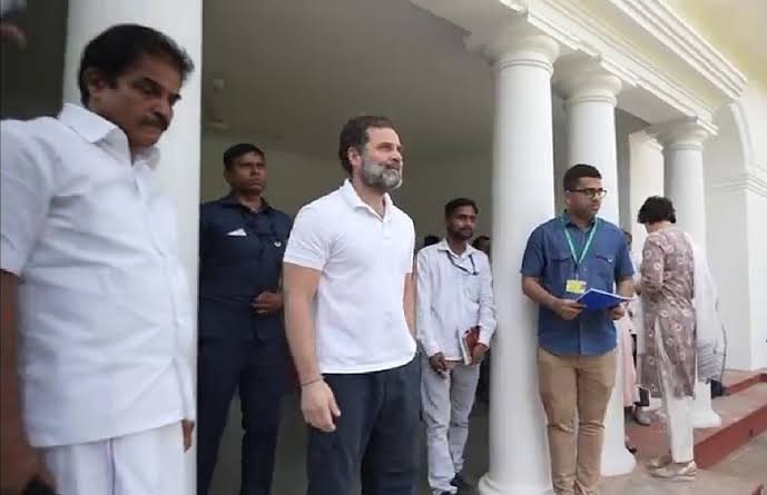 खुद जड़ा ताला, अपने हाथ से सौंपी चाबी, 19 साल बाद कुछ इस तरह राहुल गांधी ने खाली किया सरकारी बंगला 2 images 2023 04 23T074159.755