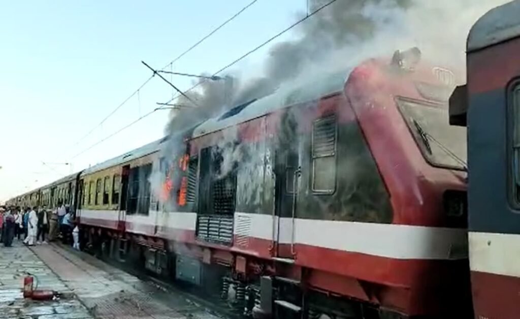 u2mjjoo8 dmu train 625x300 23 April 23 1024x630 1