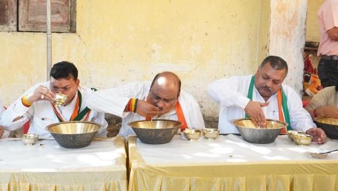 रायपुर : चटनी अचार के साथ राजस्व मंत्री ने बोरे बासी का स्वाद 1 1682940121 5d08ea573d40d0b898a0 1