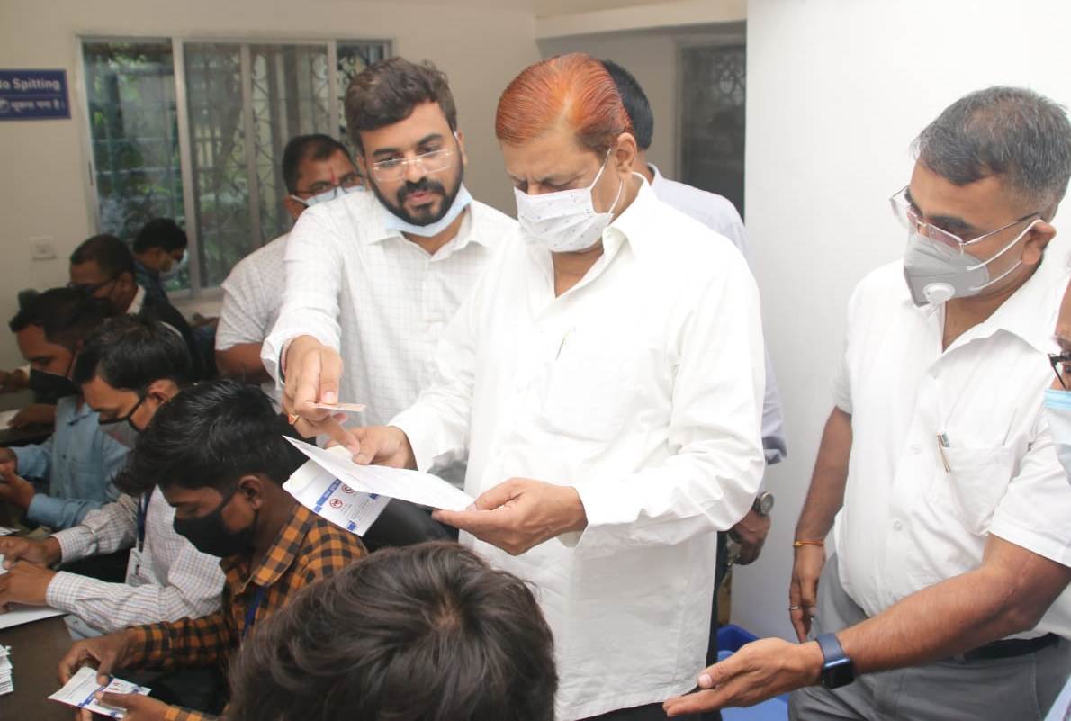 रायपुर : आरटीओ में नई व्यवस्था: ’लाइसेंस-आरसी बनते ही व्हाट्सअप पर मिल जाएगी सूचना’ 1 1683798258 5b49312b2bade9af0028