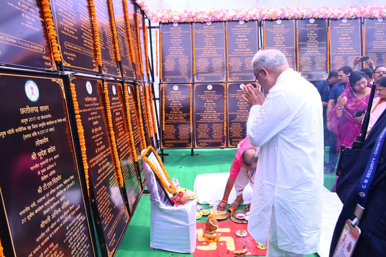 रायपुर : मुख्यमंत्री श्री भूपेश बघेल ने धमतरी जिले को दिए 137 करोड़ रूपए के विकास कार्यों की सौगात 1 1684314989 7f03021b34418948fd21