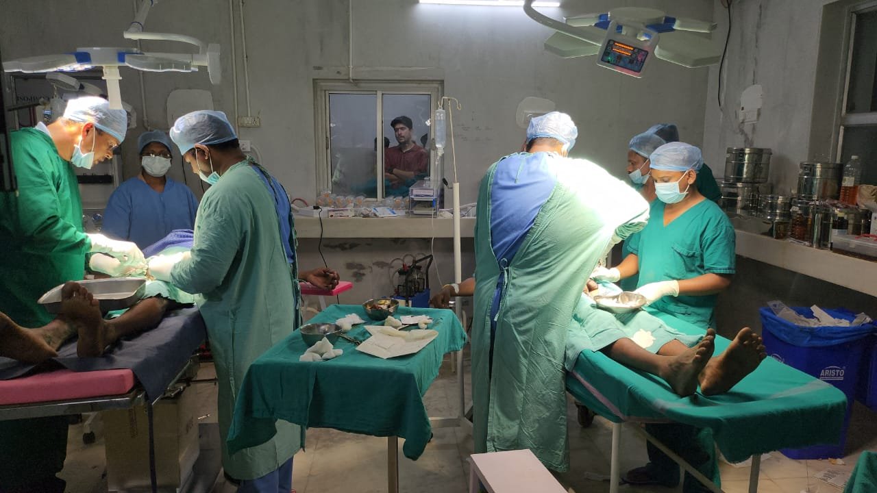 अबूझमाड़ के आदिवासियों का सपना हकीकत में बदला...सीएचसी में 35 साल बाद ऑपरेशन थियेटर शुरु हुआ तो पहले दिन हुये रिकॉर्ड 30 ऑपरेशन 1 1685083943 b87a3e6e48896a603cbc
