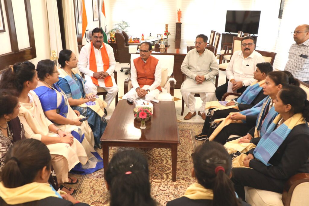दिव्यांग खिलाड़ियों को देंगे अधिक से अधिक सुविधाएँ : मुख्यमंत्री श्री चौहान 1 L Bhopal300523081046