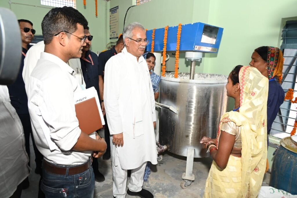 CM Baghel appreciated the entrepreneurship spirit of women in Chandeli's RIPA 3 WhatsApp Image 2023 05 09 at 13.13.55