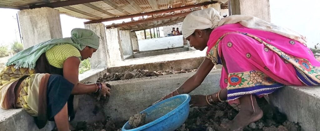 Women SHGs associated with Sawantpur village Gauthan earn Rs 4.22 lakh selling vermicompost and supercompost 2 WhatsApp Image 2023 05 30 at 15.54.59
