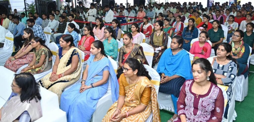 CM Baghel releases second installment of unemployment allowance, emphasizes the importance of employment 4 WhatsApp Image 2023 05 31 at 14.40.52