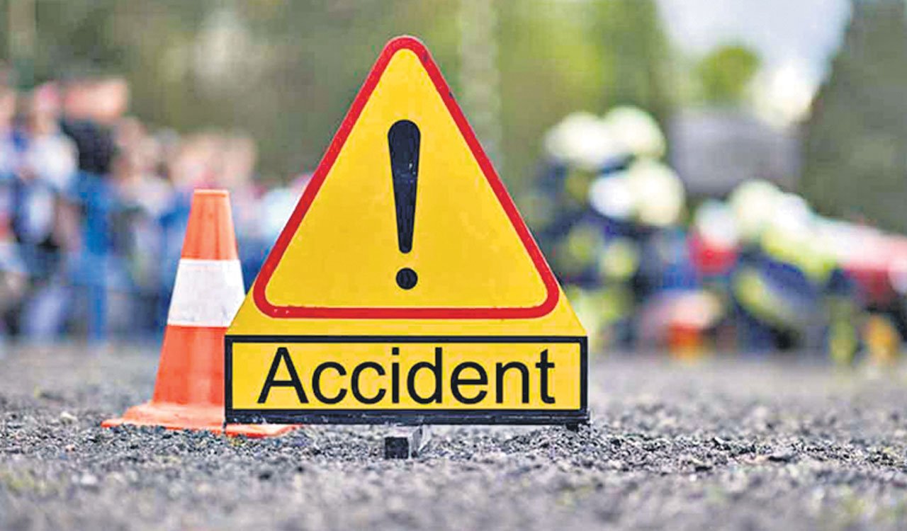 Chief Minister expresses deep condolence on the sad demise of a sub-inspector and four of his family members in a road accident 1 acci