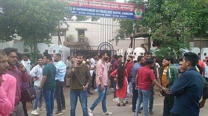 कांग्रेस नेता और IPS अफसर के बीच हाथापाई: बस्तर कोतवाली के अंदर चले थप्पड़, कार्यकर्ताओं का हंगामा जारी 1 images 2023 05 03T000507.274