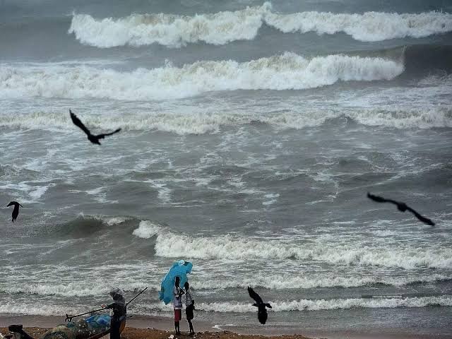 छत्तीसगढ़ में भी दिखेगा मोचा का असर, मौसम विभाग का अलर्ट जारी, मूसलाधार बारिश और ओले गिरने की चेतावनी 1 images 2023 05 08T170637.255